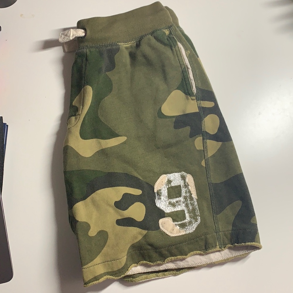 Athletic camo shorts from Gap lids size Large (10)